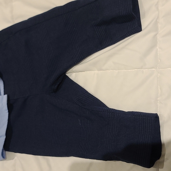 4 piece baby boy vest/shirt/bowtie/pant suit. Size 12-18 months. H&M brand - Picture 3 of 3